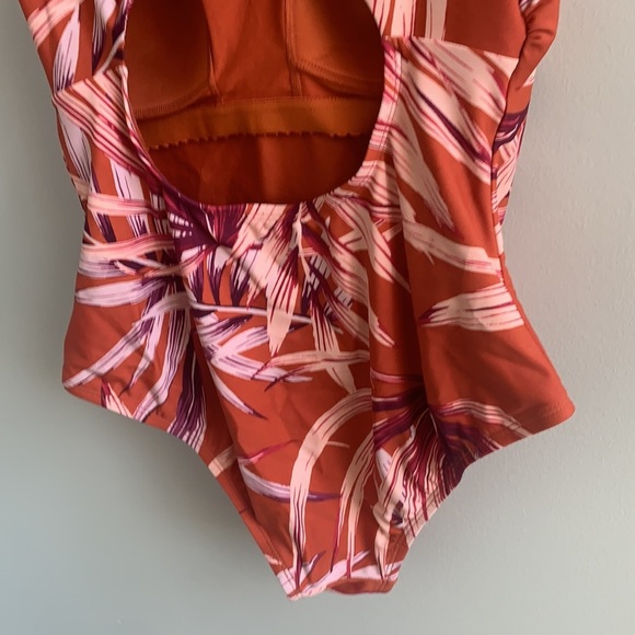 Kona Sol Swim One Piece Twist Back One Piece - Picture 4 of 8